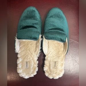 Birdies slippers size 8